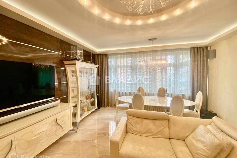 Продаётся 3-комнатная квартира, 155 м²