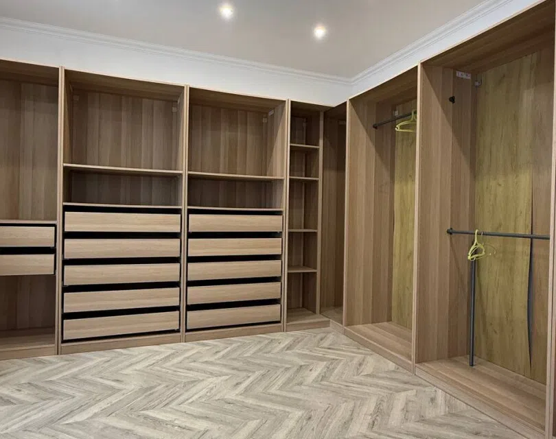 Продаётся 4-комнатная квартира, 193.4 м²
