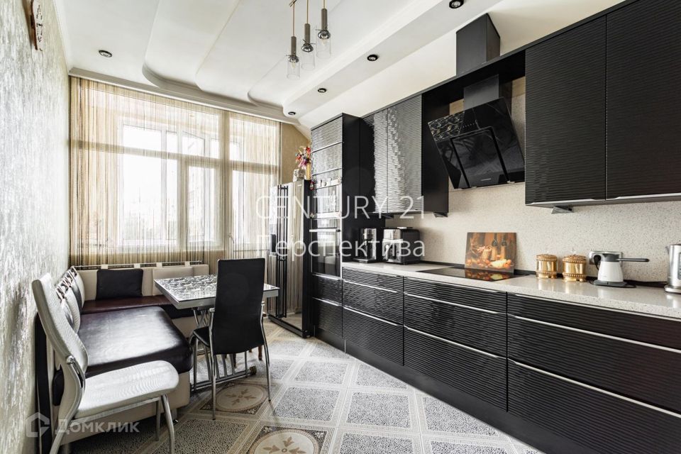 Продаётся 4-комнатная квартира, 125 м²