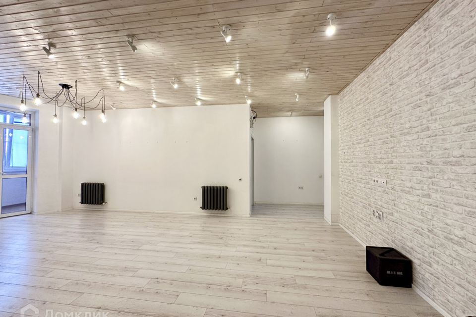 Продаётся 4-комнатная квартира, 139 м²