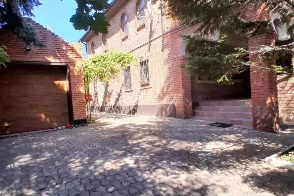 Продаётся 2-этажный дом, 396.6 м²