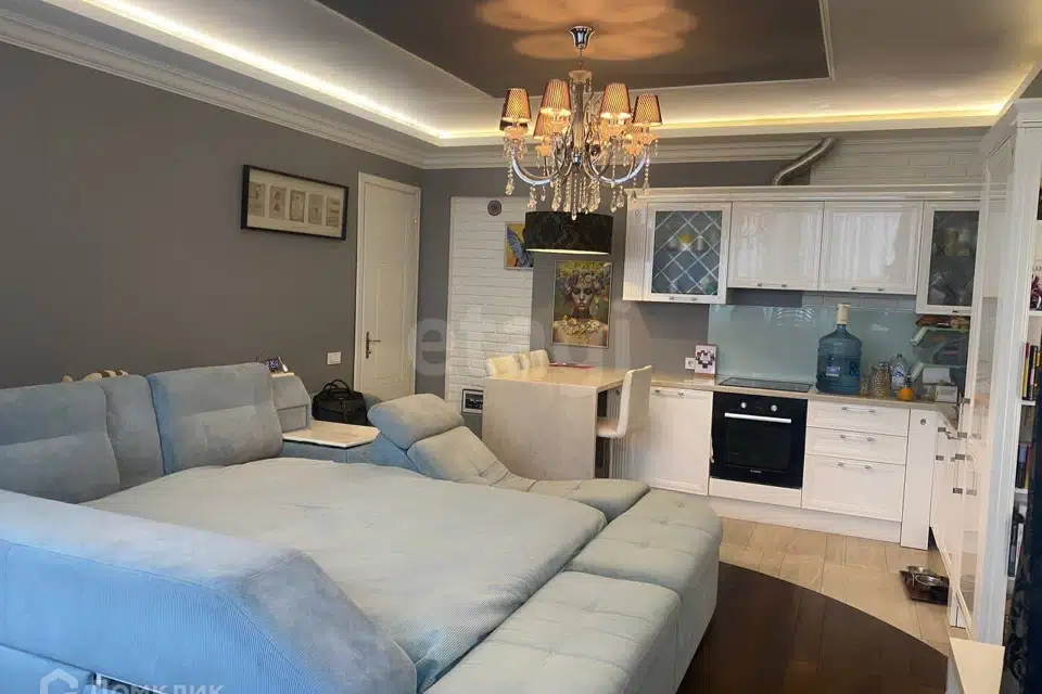 Продаётся 1-комнатная квартира, 60.5 м²