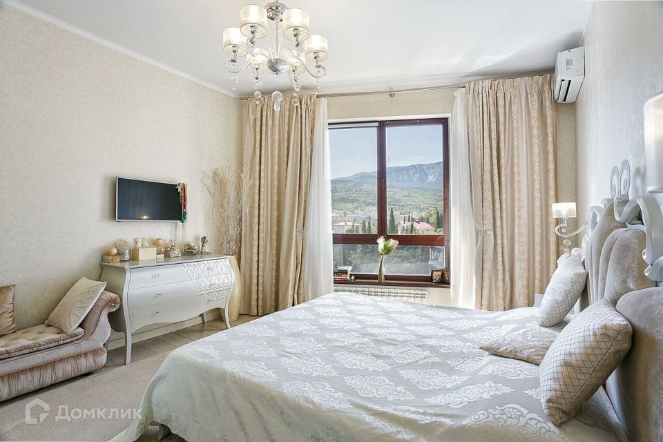 Продаётся 3-комнатная квартира, 106 м²