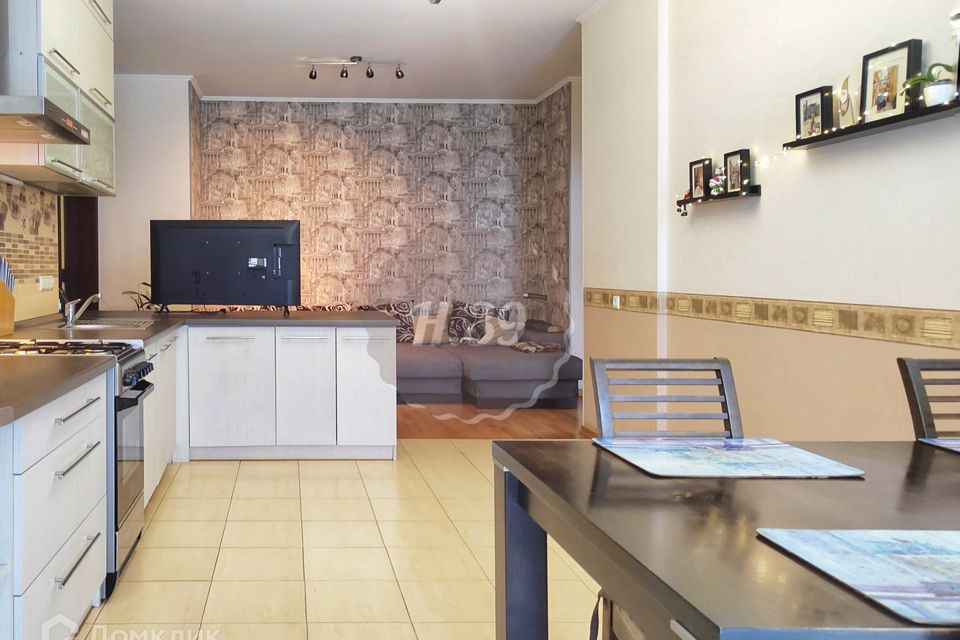Продаётся 3-комнатная квартира, 130 м²