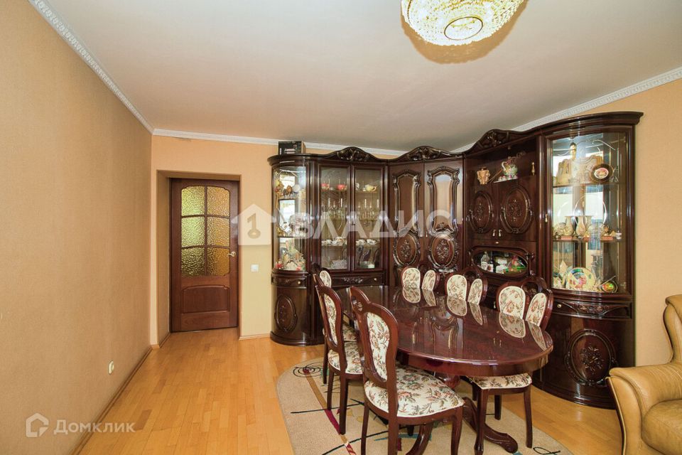 Продаётся 4-комнатная квартира, 121 м²