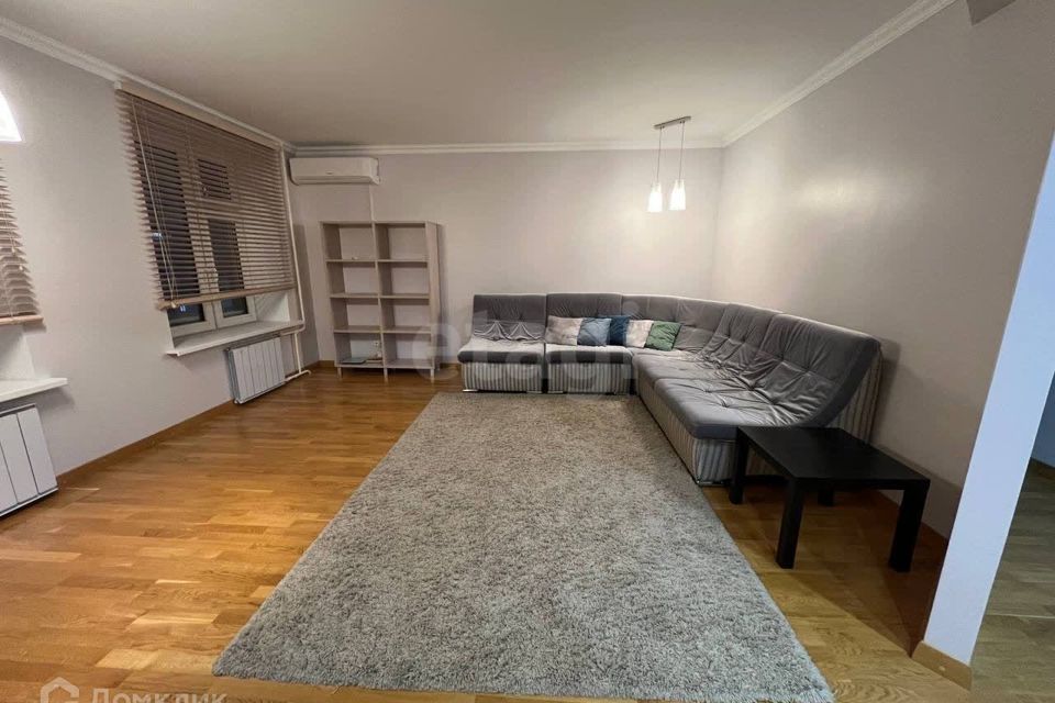 Сдаётся 2-комнатная квартира, 75 м²