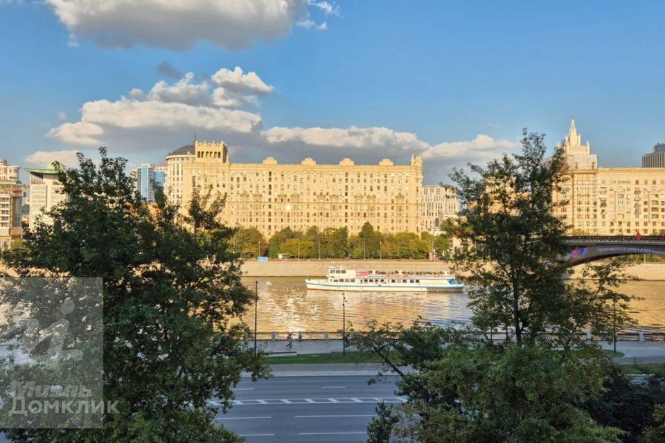 Сдаётся 2-комнатная квартира, 61 м²