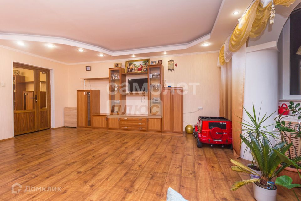 Продаётся 3-комнатная квартира, 122 м²