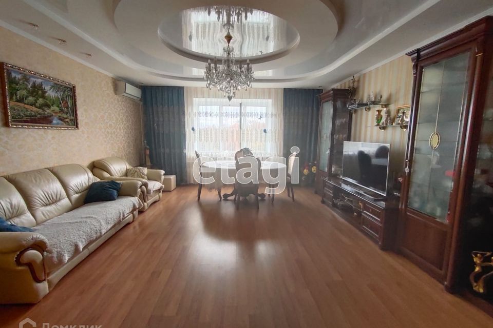 Продаётся 3-комнатная квартира, 114 м²