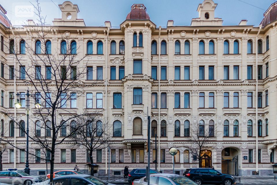 Продаётся 7-комнатная квартира, 370 м²