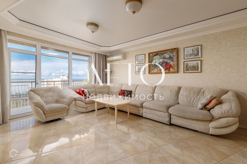 Продаётся 4-комнатная квартира, 140 м²
