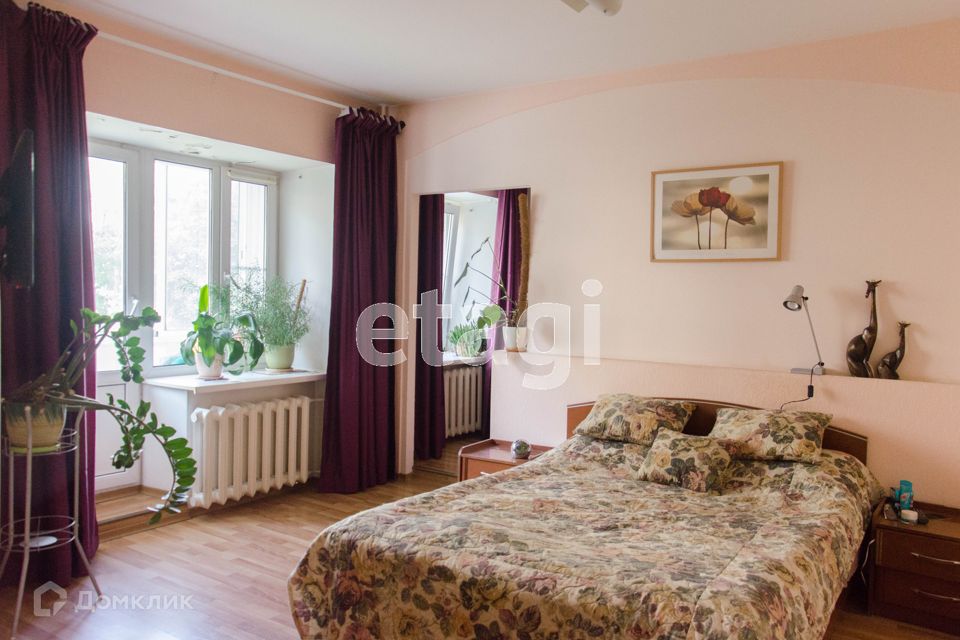 Продаётся 5-комнатная квартира, 164 м²