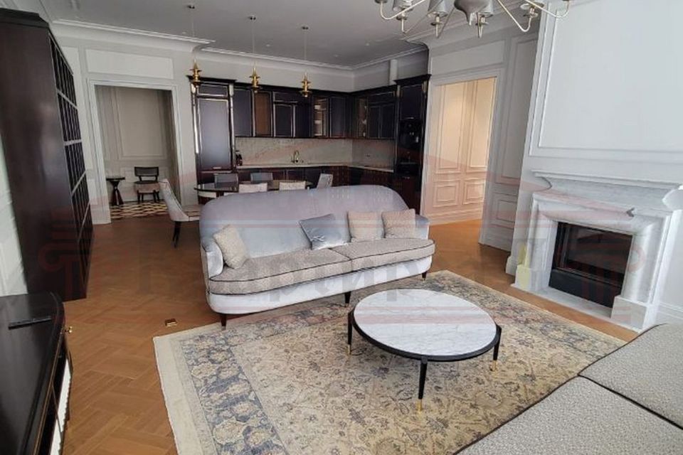 Сдаётся 4-комнатная квартира, 160 м²