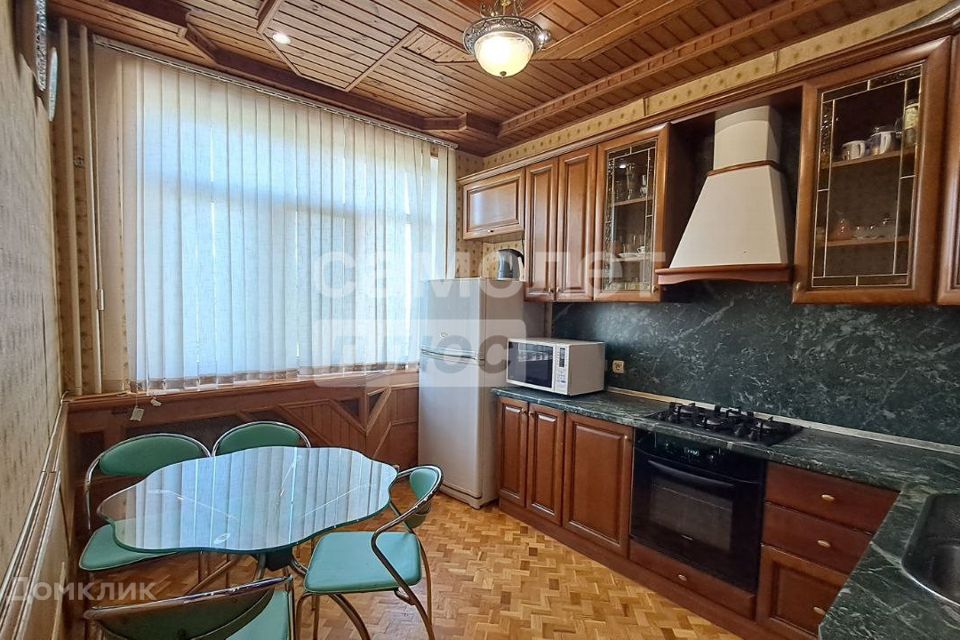 Продаётся 5-комнатная квартира, 162.7 м²