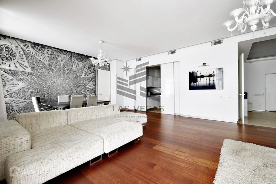 Сдаётся 4-комнатная квартира, 180 м²
