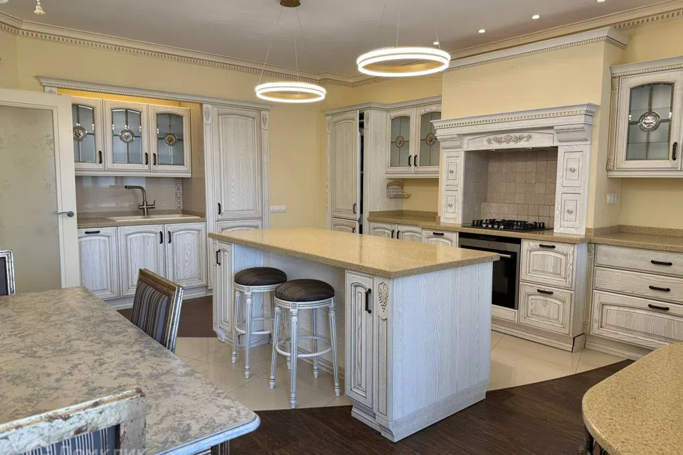 Продаётся 3-комнатная квартира, 124.6 м²