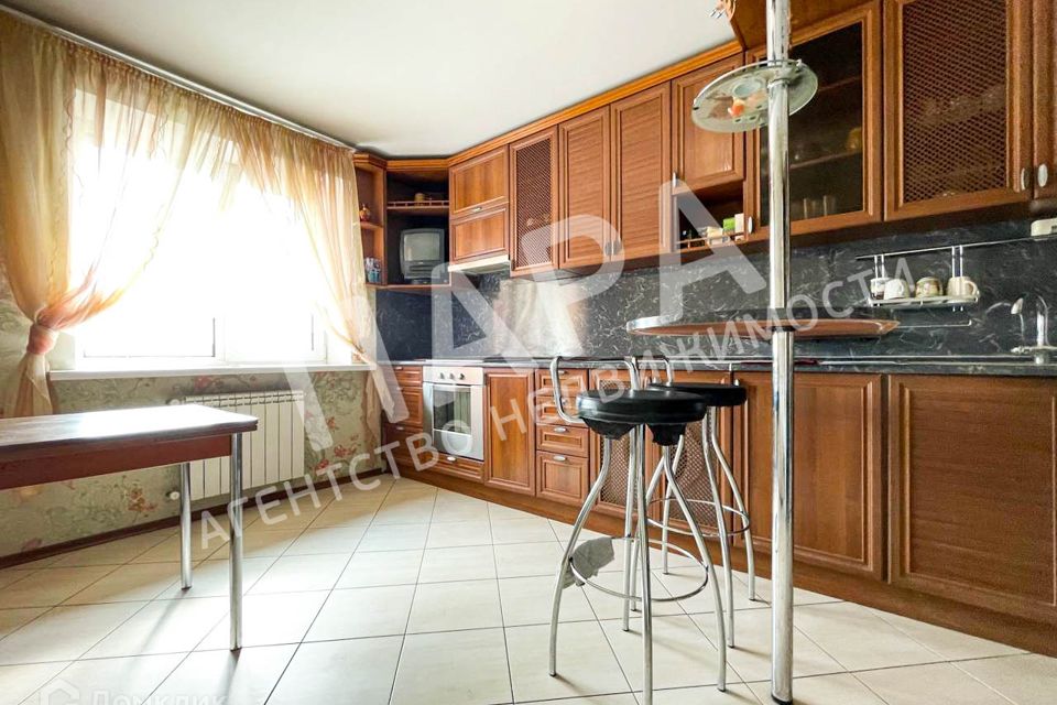 Продаётся 3-комнатная квартира, 111 м²