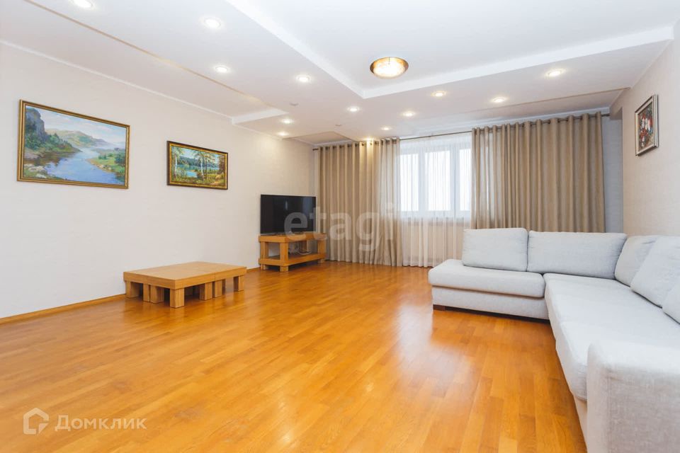 Продаётся 4-комнатная квартира, 158.7 м²