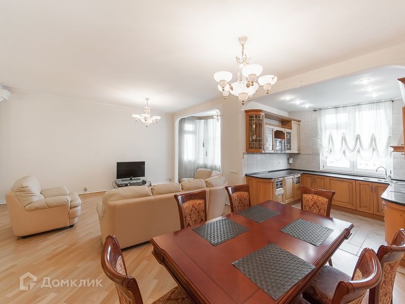 Сдаётся 4-комнатная квартира, 160 м²