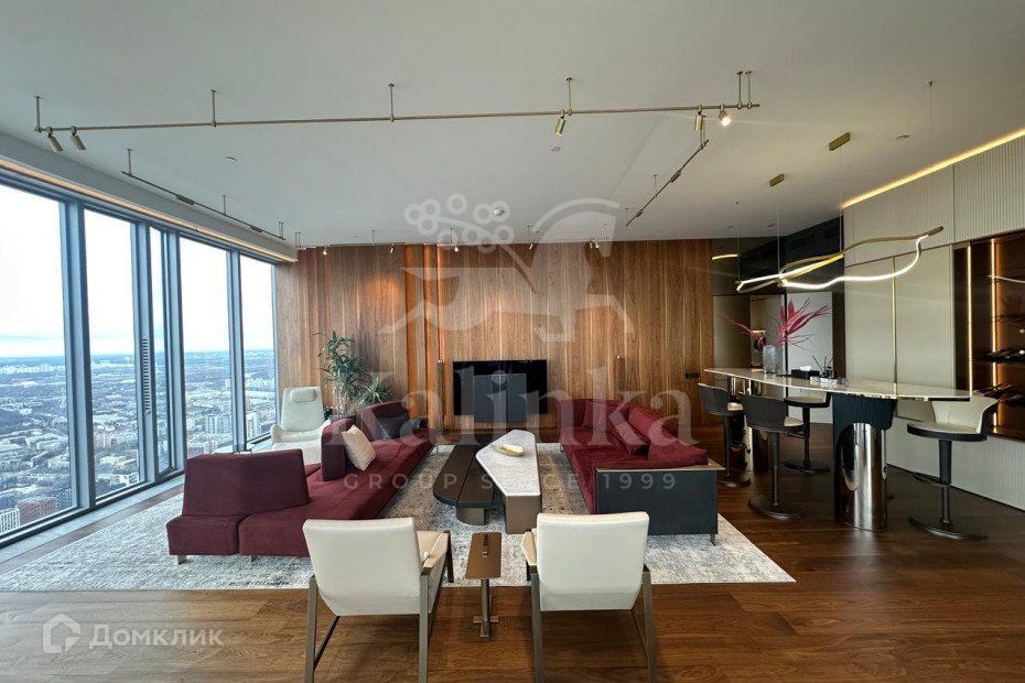Продаётся 4-комнатная квартира, 295 м²