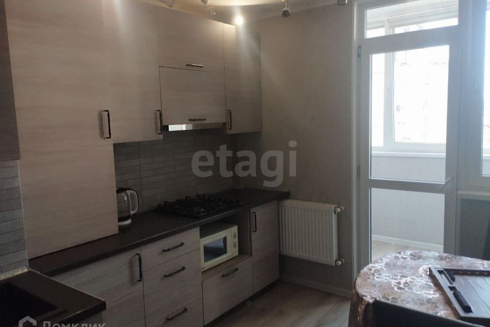 Продаётся 1-комнатная квартира, 42 м²
