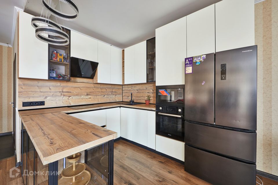 Продаётся 3-комнатная квартира, 146.5 м²
