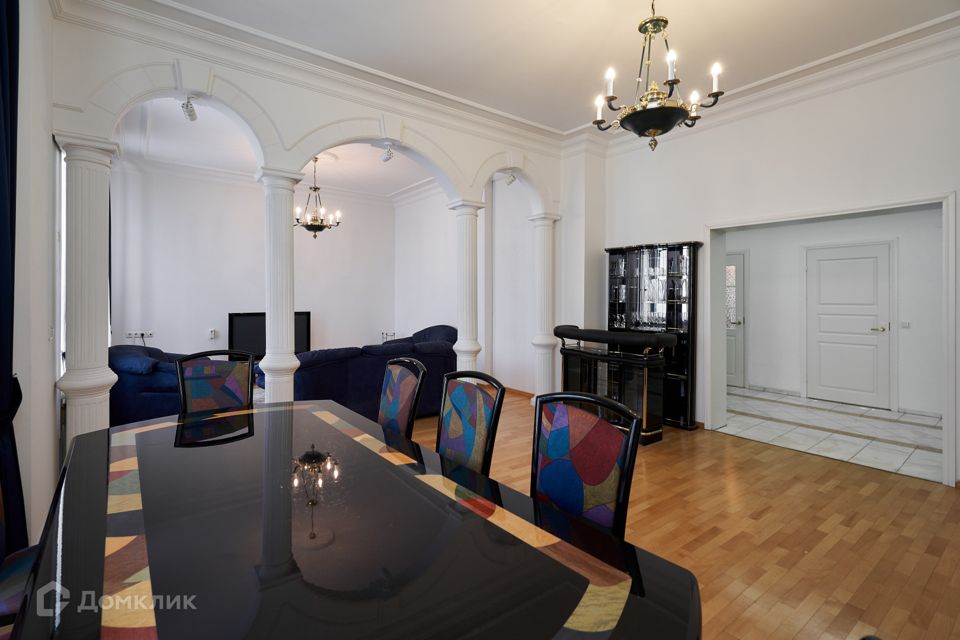 Продаётся 4-комнатная квартира, 160 м²