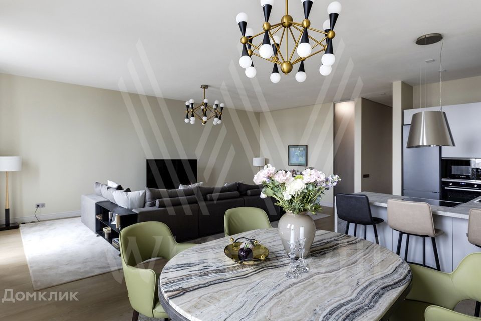 Продаётся 3-комнатная квартира, 124.7 м²