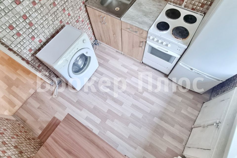 Продаётся 3-комнатная квартира, 42.3 м²