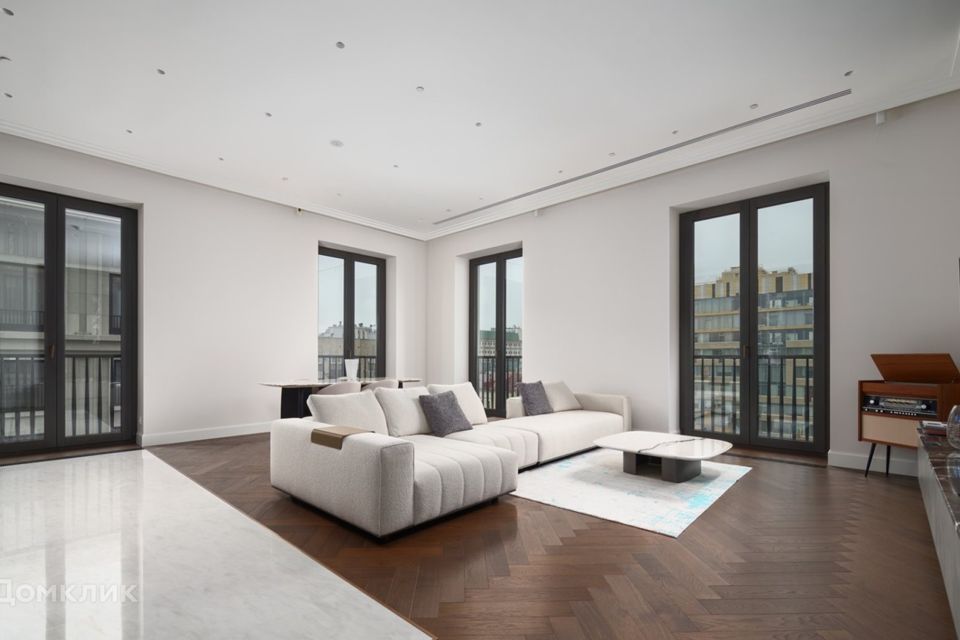 Продаётся 3-комнатная квартира, 158.6 м²