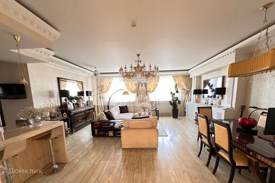Продаётся 3-комнатная квартира, 146.6 м²