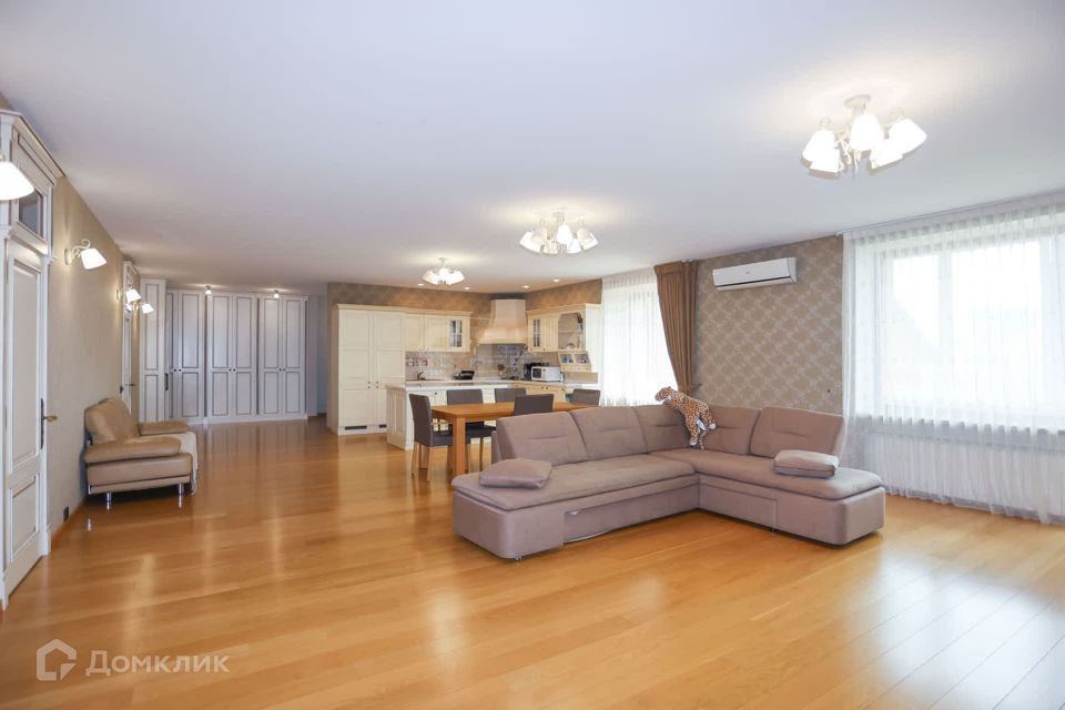 Сдаётся 4-комнатная квартира, 178 м²
