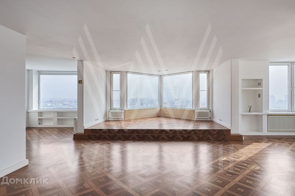 Продаётся 3-комнатная квартира, 263.2 м²