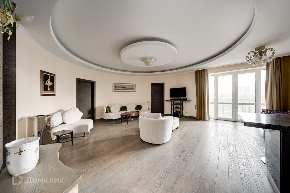 Продаётся 1-комнатная квартира, 112 м²