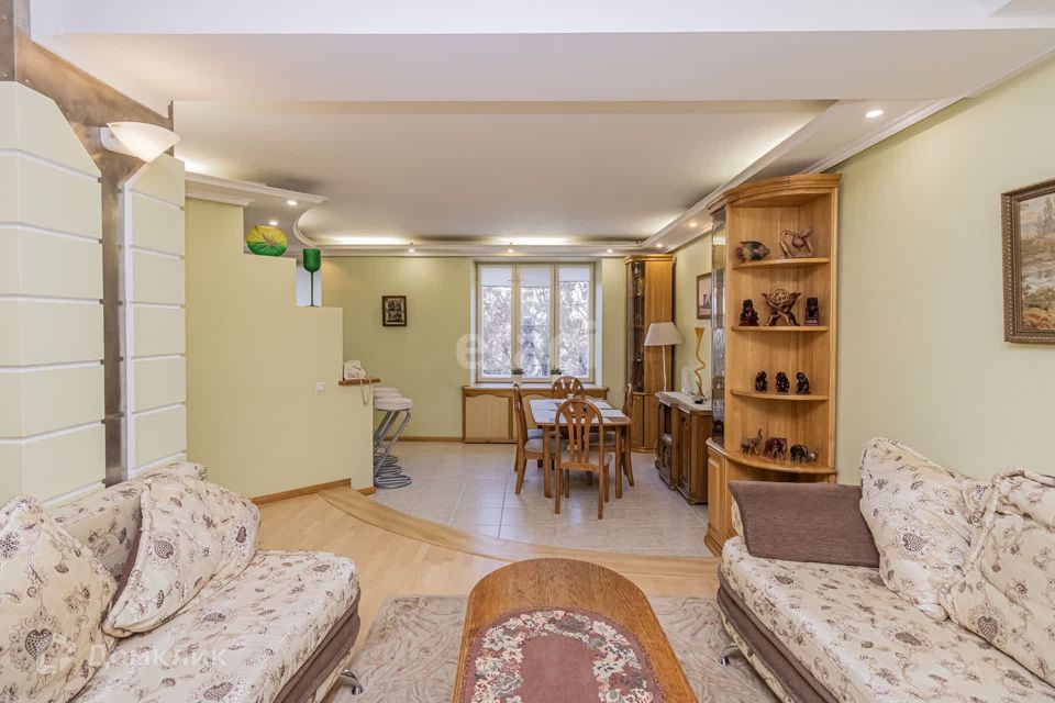 Продаётся 3-комнатная квартира, 98 м²