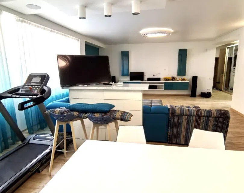 Продаётся 3-комнатная квартира, 136.5 м²