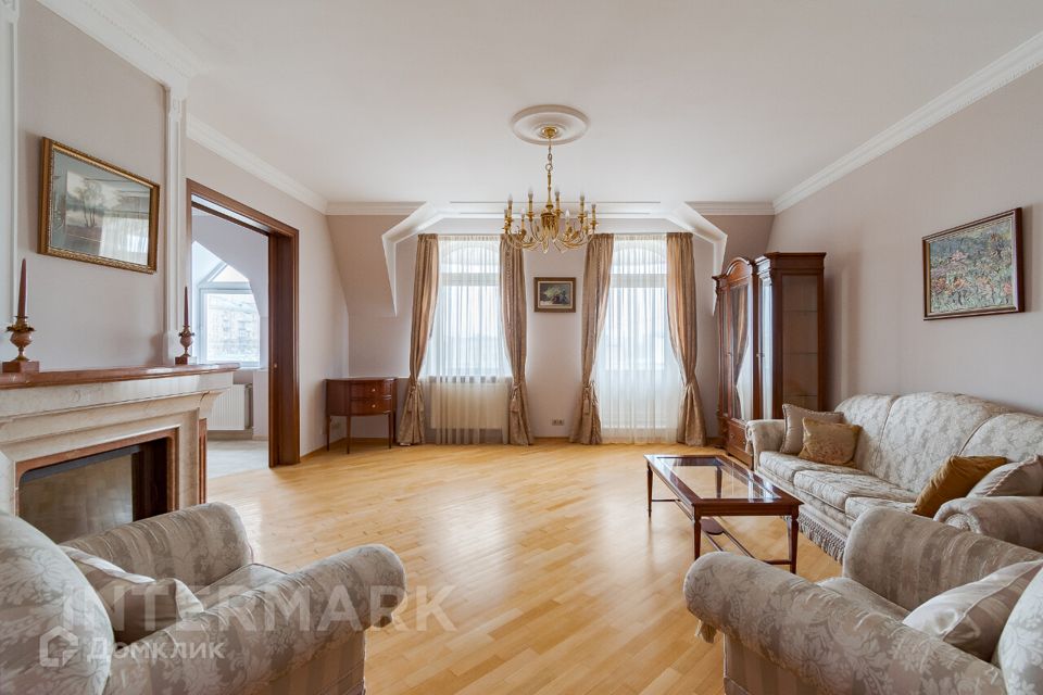 Сдаётся 4-комнатная квартира, 150 м²