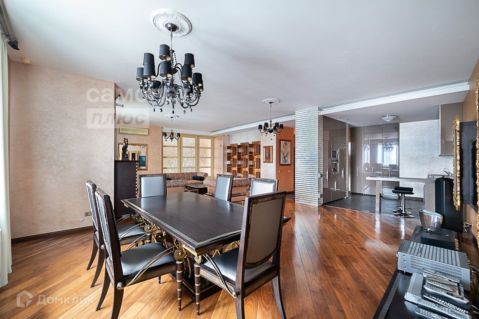 Продаётся 2-комнатная квартира, 135.9 м²