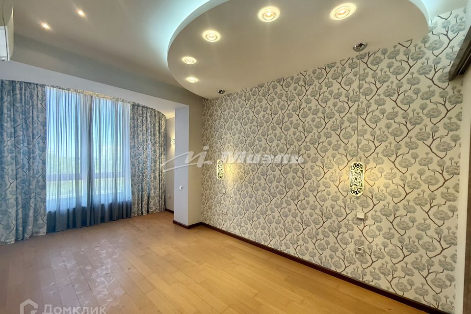 Продаётся 3-комнатная квартира, 119 м²