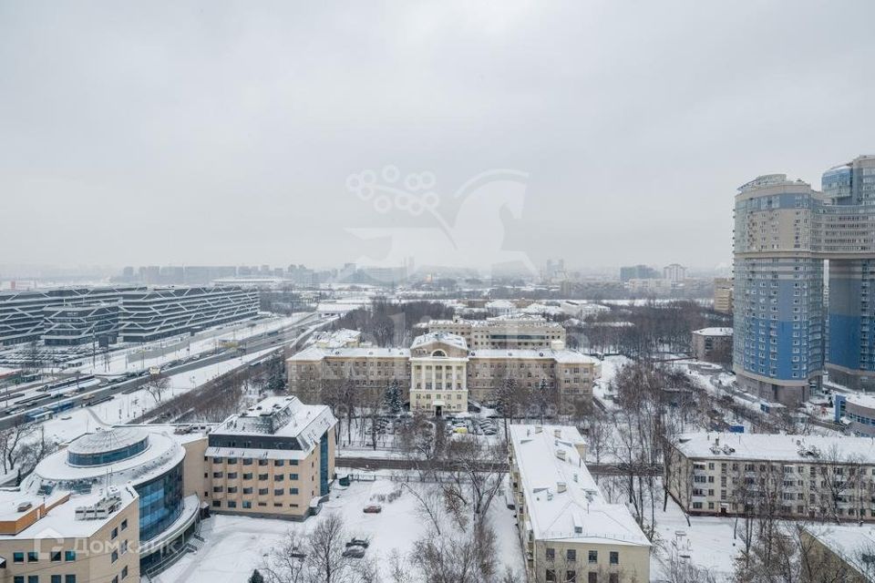 Продаётся 4-комнатная квартира, 141 м²
