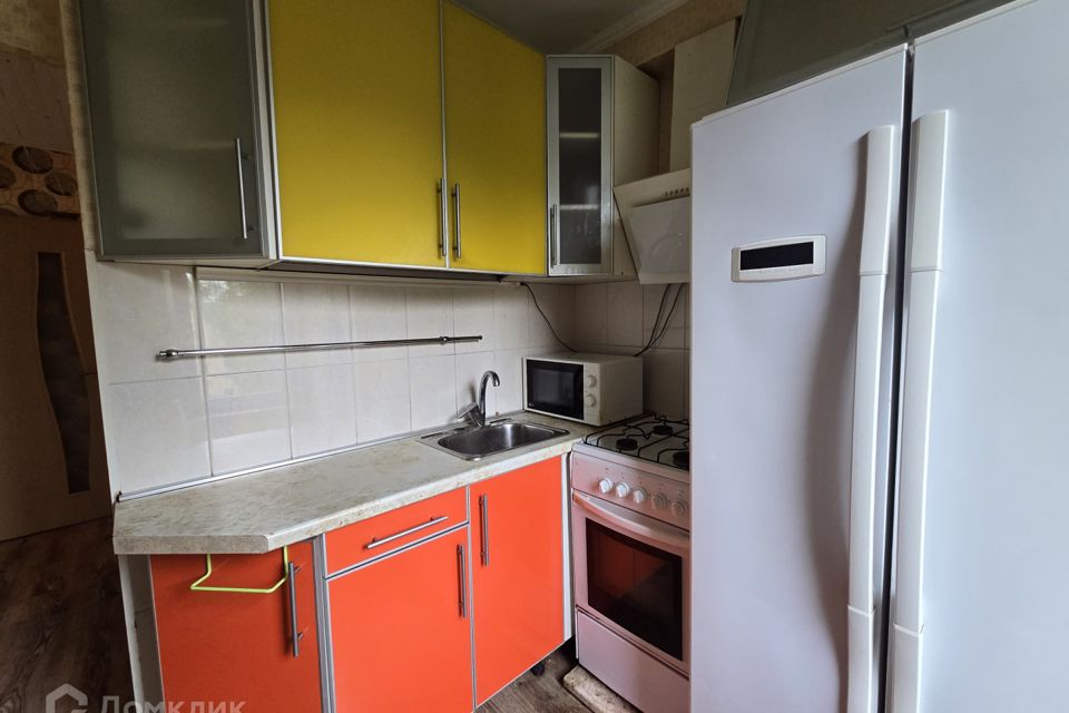 Продаётся 4-комнатная квартира, 48.5 м²
