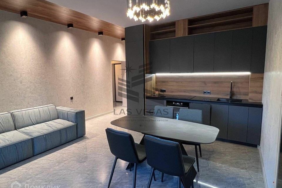 Сдаётся 2-комнатная квартира, 81 м²