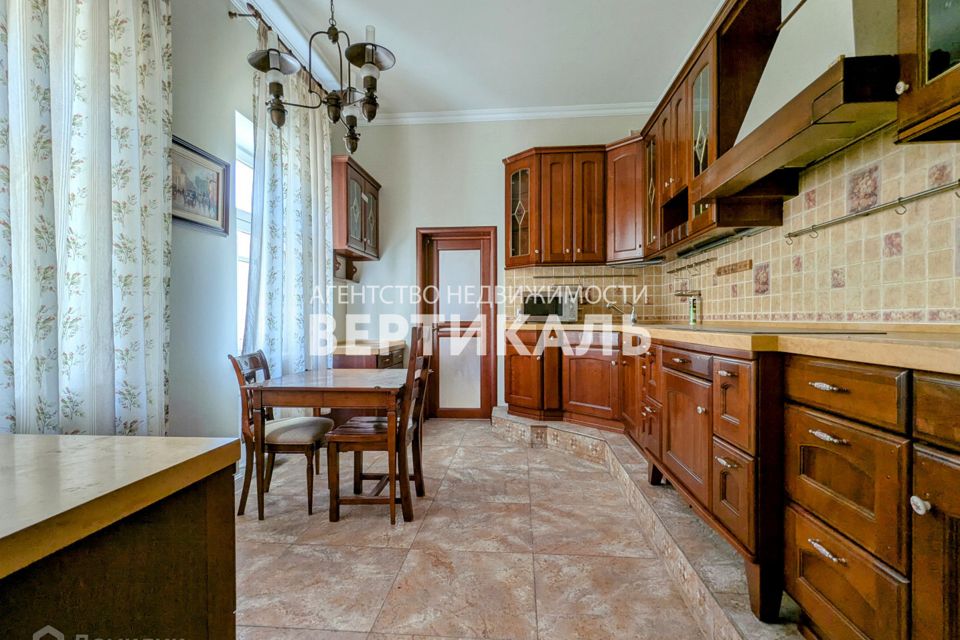 Сдаётся 6-комнатная квартира, 310 м²