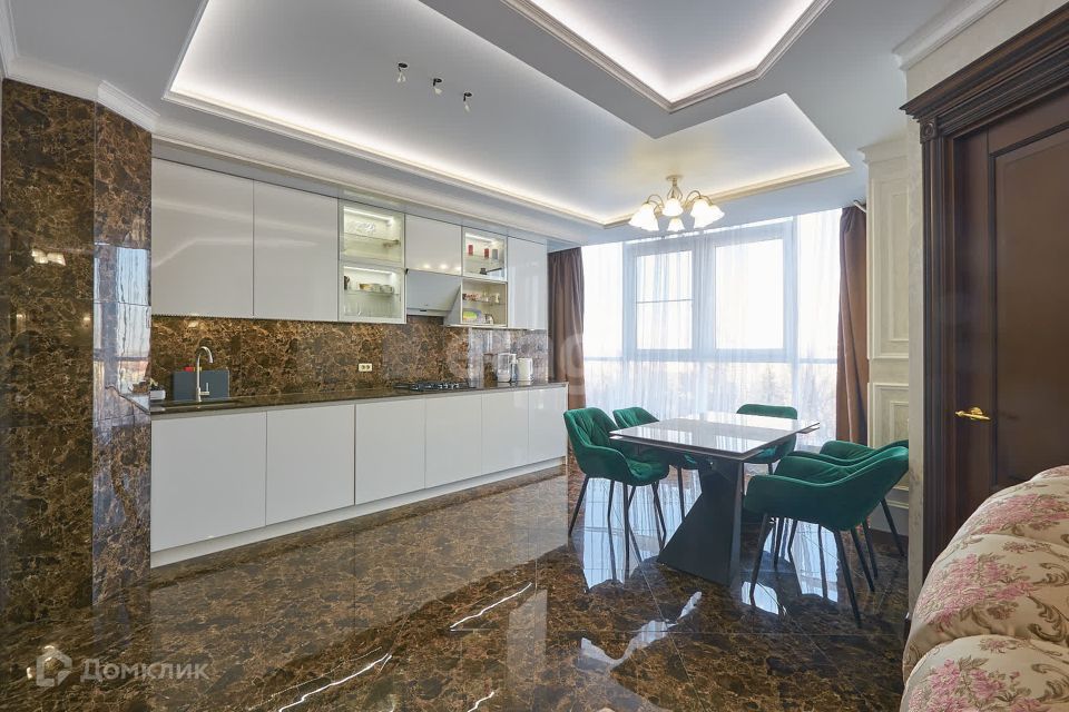Продаётся 3-комнатная квартира, 135.2 м²