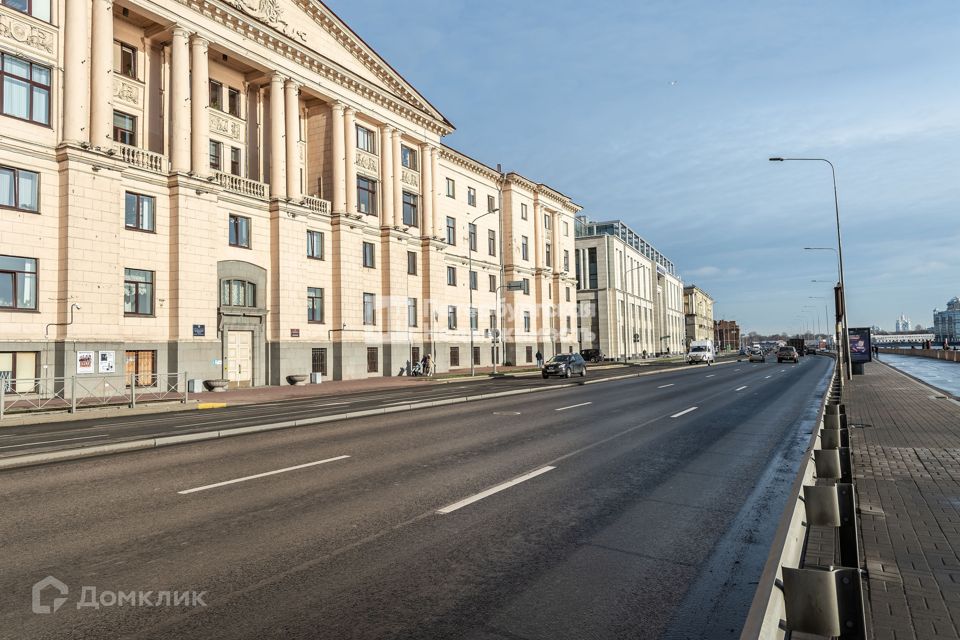 Продаётся 3 комнаты в 9-комн. квартире, 6.6 м²