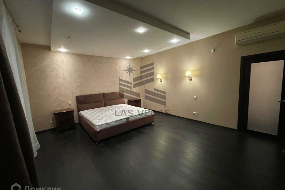 Сдаётся 3-комнатная квартира, 165 м²