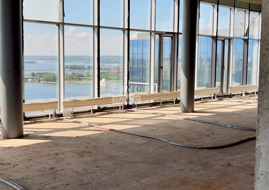 Продаётся 4-комнатная квартира, 238 м²