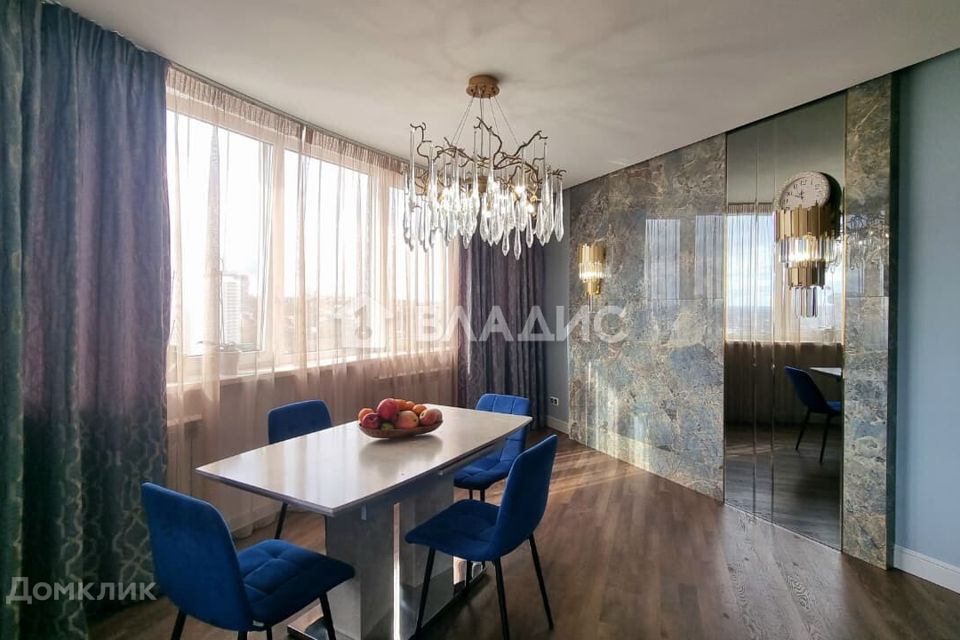 Продаётся 3-комнатная квартира, 180 м²