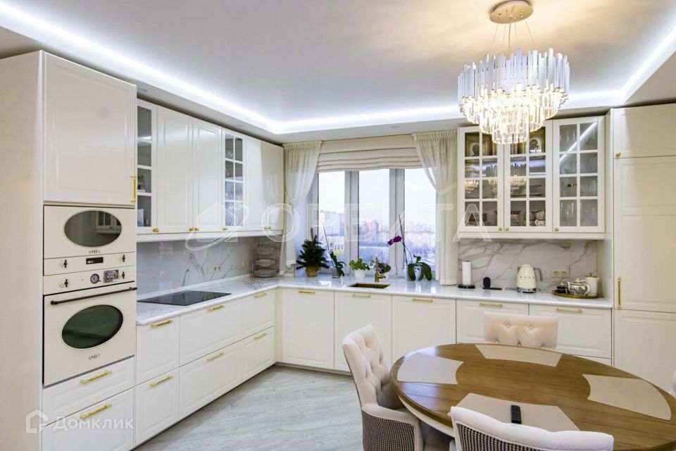 Продаётся 3-комнатная квартира, 123.2 м²