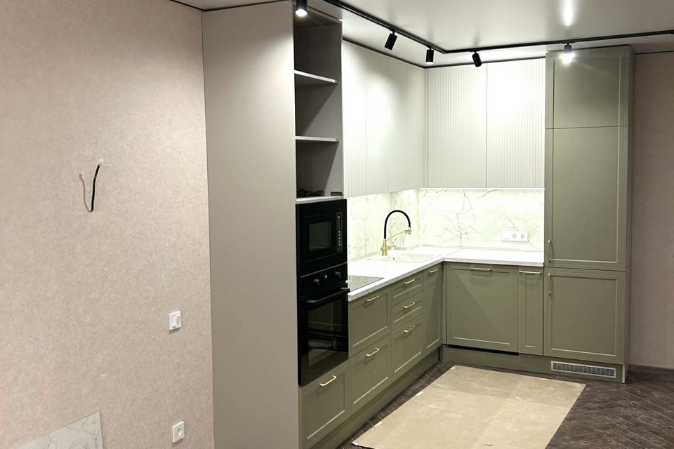 Продаётся 1-комнатная квартира, 98 м²